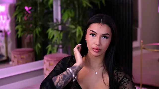 Snapshot of AishaDevoe chatting on 02/14/25, 12:41 AishaDevoe online show from 02/14/25, 12:41