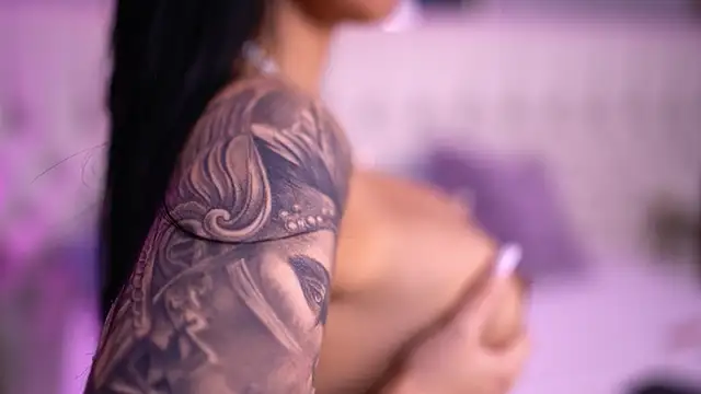 Snapshot of AishaDevoe chatting on 02/18/25, 10:58 AishaDevoe online show from 02/18/25, 10:58