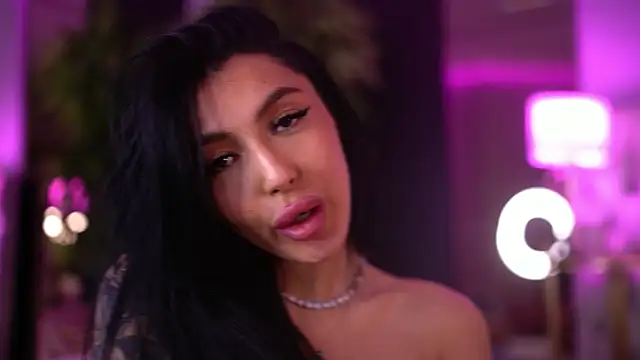 Snapshot of AishaDevoe chatting on 02/19/25, 02:01 AishaDevoe online show from 02/19/25, 02:01