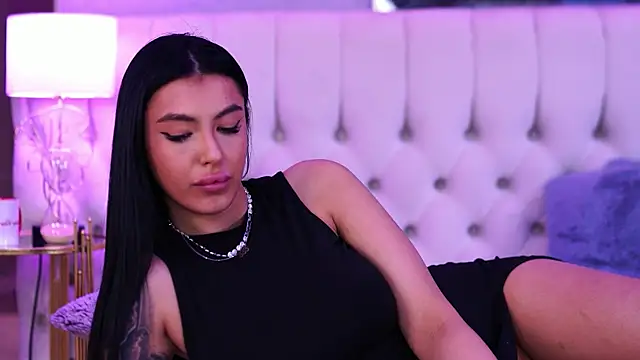 Snapshot of AishaDevoe chatting on 03/04/25, 10:49 AishaDevoe online show from 03/04/25, 10:49