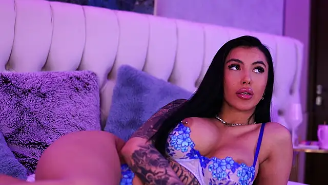 Snapshot of AishaDevoe chatting on 03/09/25, 01:14 AishaDevoe online show from 03/09/25, 01:14