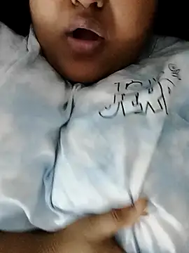 Snapshot of smile_pretty chatting on 12/19/24, 09:28 smile pretty online show from 12/19/24, 09:28