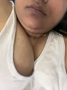 Snapshot of smile_pretty chatting on 03/18/25, 07:42 smile pretty online show from 03/18/25, 07:42