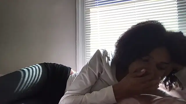Snapshot of loveofbea chatting on 05/22/26, 04:01 loveofbea online show from 05/22/26, 04:01