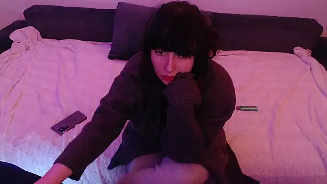 Lynylou online show from 12/18/24, 10:02