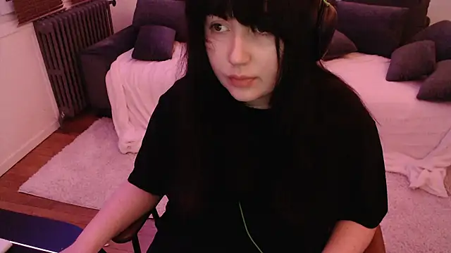 Lynylou online show from 12/26/24, 06:43