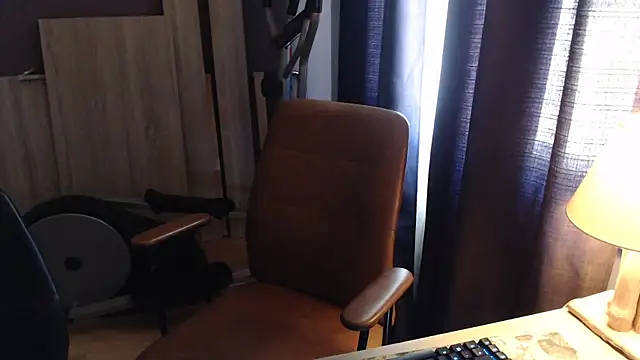 Lynylou online show from 04/10/26, 02:00