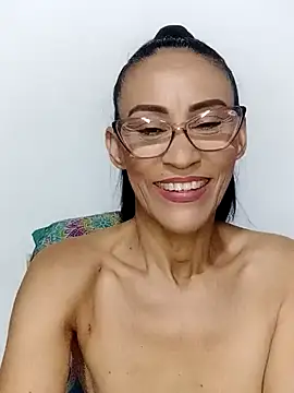 Snapshot of BarbaraMature chatting on 12/27/24, 04:32 BarbaraMature online show from 12/27/24, 04:32