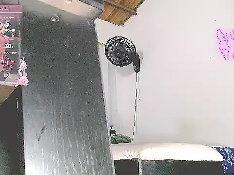 Snapshot of tifany19_ chatting on 09/19/25, 01:29 tifany19 online show from 09/19/25, 01:29