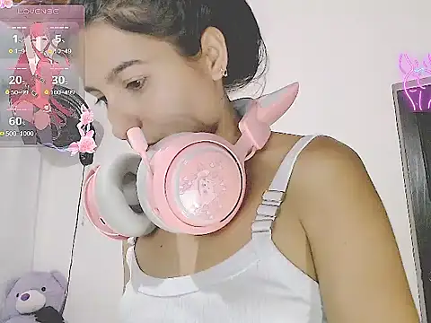 Snapshot of tifany19_ chatting on 10/16/25, 02:12 tifany19 online show from 10/16/25, 02:12