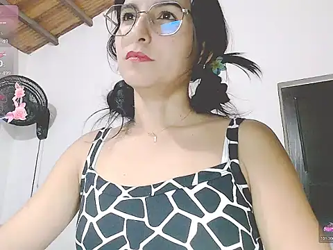 Snapshot of tifany19_ chatting on 11/01/25, 01:51 tifany19 online show from 11/01/25, 01:51