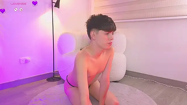 Snapshot of sebbyrose chatting on 12/13/24, 02:43 sebbyrose online show from 12/13/24, 02:43