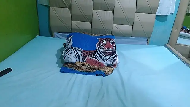 Stefanny Taylor  online show from 11/14/25, 04:28