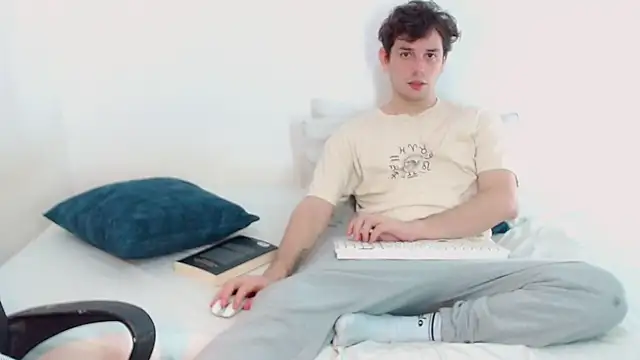 Snapshot of Elio555 chatting on 12/16/24, 07:00 Elio555 online show from 12/16/24, 07:00