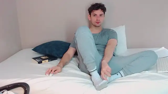 Snapshot of Elio555 chatting on 12/21/24, 04:57 Elio555 online show from 12/21/24, 04:57