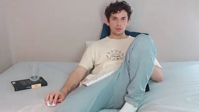 Snapshot of Elio555 chatting on 02/07/25, 04:27 Elio555 online show from 02/07/25, 04:27