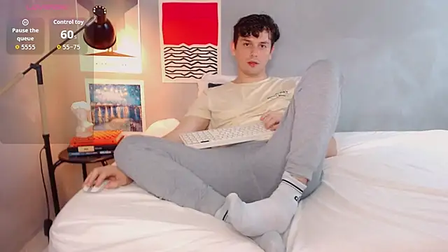 Elio555 online show from 10/31/25, 01:17