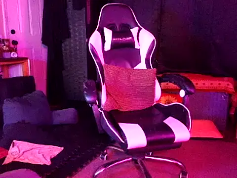 Snapshot of bigshh8 chatting on 03/07/25, 04:57 bigshh8 online show from 03/07/25, 04:57