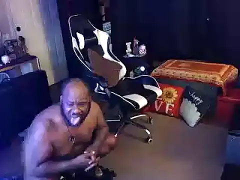 Snapshot of bigshh8 chatting on 03/20/25, 01:13 bigshh8 online show from 03/20/25, 01:13