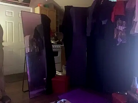 Snapshot of bigshh8 chatting on 09/21/25, 02:02 bigshh8 online show from 09/21/25, 02:02