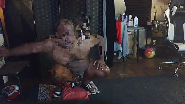 Snapshot of bigshh8 chatting on 10/07/25, 11:29 bigshh8 online show from 10/07/25, 11:29