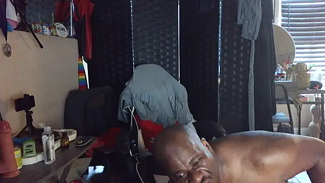 Snapshot of bigshh8 chatting on 10/07/25, 11:35 bigshh8 online show from 10/07/25, 11:35