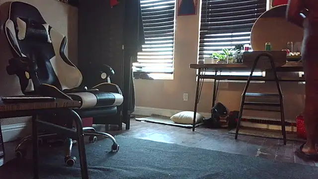 Snapshot of bigshh8 chatting on 10/11/25, 11:47 bigshh8 online show from 10/11/25, 11:47