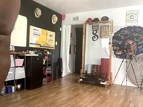 Snapshot of bigshh8 chatting on 11/11/25, 10:54 bigshh8 online show from 11/11/25, 10:54