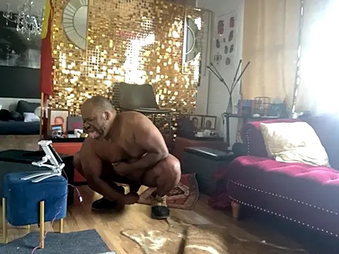 Snapshot of bigshh8 chatting on 11/14/25, 08:18 bigshh8 online show from 11/14/25, 08:18