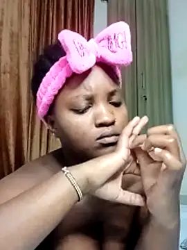 Snapshot of Ebony_butt chatting on 11/30/25, 02:04 Ebony butt online show from 11/30/25, 02:04