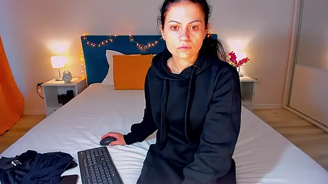 devilish angel online show from 11/25/25, 05:40