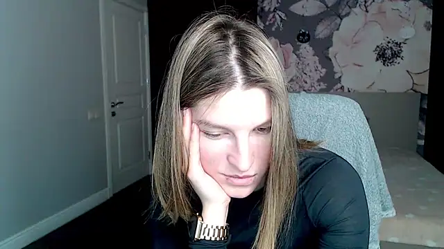 EmilyWalkeri online show from 02/12/25, 07:44
