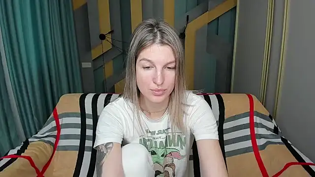 EmilyWalkeri online show from 12/03/25, 08:00