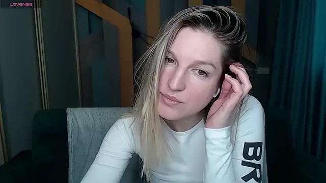 EmilyWalkeri online show from 02/06/26, 08:29