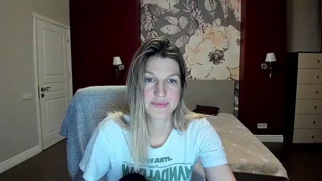 EmilyWalkeri online show from 02/11/26, 09:09