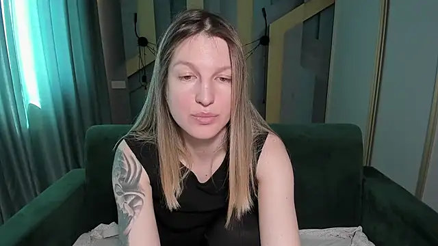 EmilyWalkeri online show from 04/23/26, 07:09