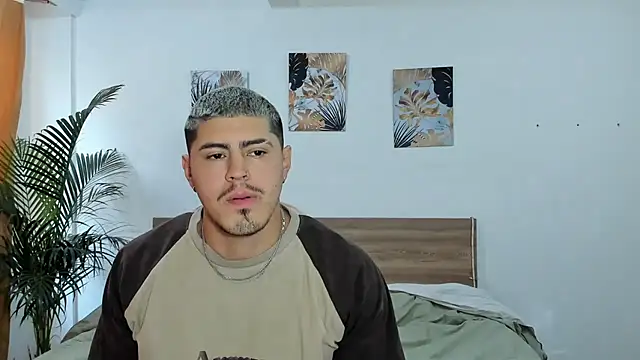 Snapshot of Baltazar_Dupont chatting on 03/17/25, 12:46 Baltazar Dupont online show from 03/17/25, 12:46