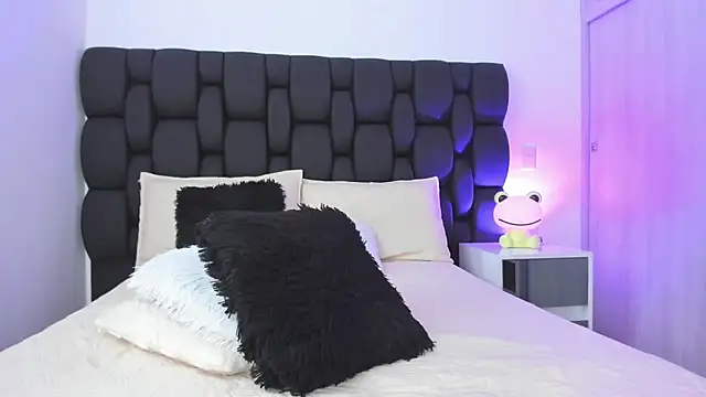 Snapshot of Cristel_Boom chatting on 01/10/25, 03:58 Cristel Boom online show from 01/10/25, 03:58