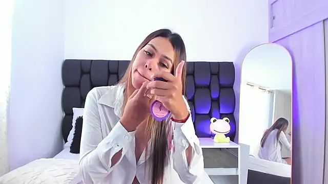 Snapshot of Cristel_Boom chatting on 01/26/25, 03:36 Cristel Boom online show from 01/26/25, 03:36