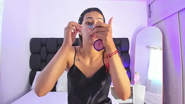 Snapshot of Cristel_Boom chatting on 01/29/25, 01:07 Cristel Boom online show from 01/29/25, 01:07