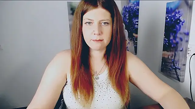 Snapshot of Lizzy_Love chatting on 06/19/26, 10:41 Lizzy Love online show from 06/19/26, 10:41