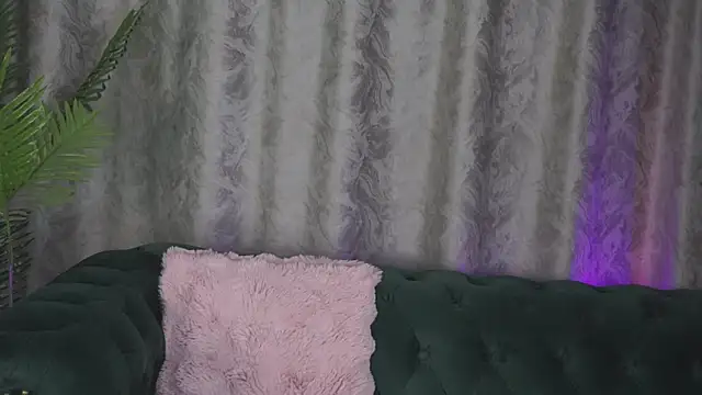 FoxieJullia online show from 03/10/25, 10:37