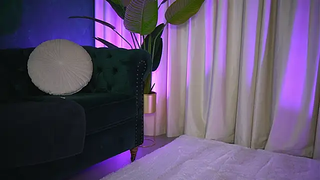 FoxieJullia online show from 11/08/25, 04:45