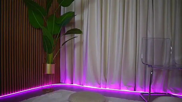 FoxieJullia online show from 02/08/26, 05:33