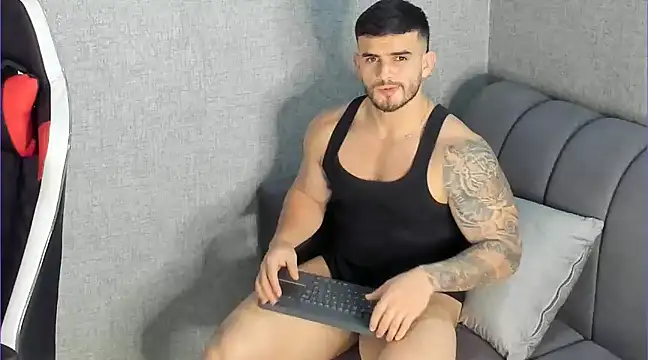 Snapshot of Ricardogo19 chatting on 01/13/25, 01:23 Ricardogo19 online show from 01/13/25, 01:23