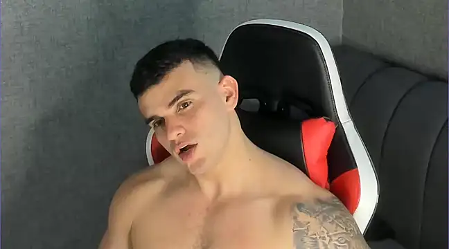 Snapshot of Ricardogo19 chatting on 01/28/25, 04:29 Ricardogo19 online show from 01/28/25, 04:29