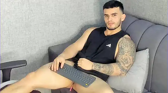 Snapshot of Ricardogo19 chatting on 02/18/25, 12:04 Ricardogo19 online show from 02/18/25, 12:04