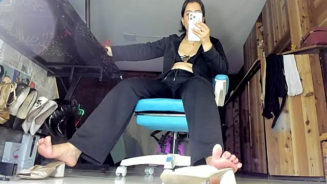 Snapshot of Cristina_Vanegas631 chatting on 07/02/26, 12:43 Cristina Vanegas631 online show from 07/02/26, 12:43