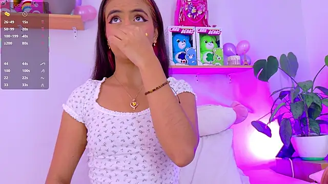 Snapshot of emily_bank chatting on 12/15/25, 07:40 emily bank online show from 12/15/25, 07:40