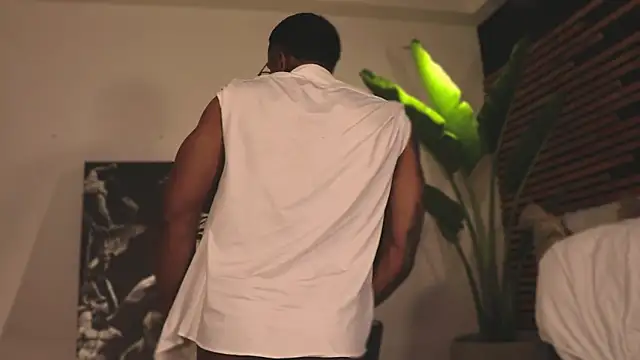 Logan Varela online show from 02/04/25, 06:04